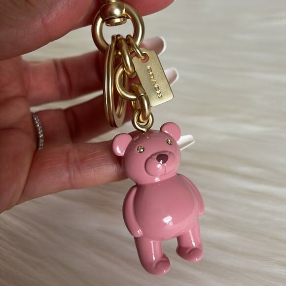 NWT Coach Bear Pink Love Sweet Teddy Key Charm Gold Keychain Limited - Picture 2 of 4